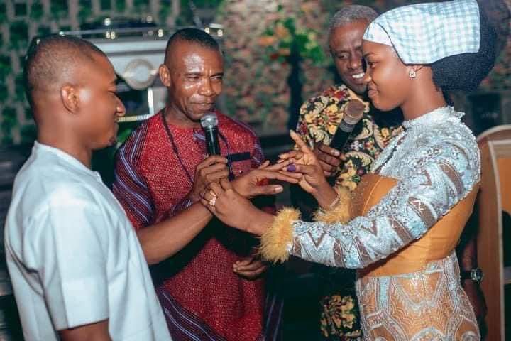 iamscrummy_'s tweet photo. Most simplest 2024 wedding 👏👏
You don’t need to break a bank https://t.co/ECHekdFPe5