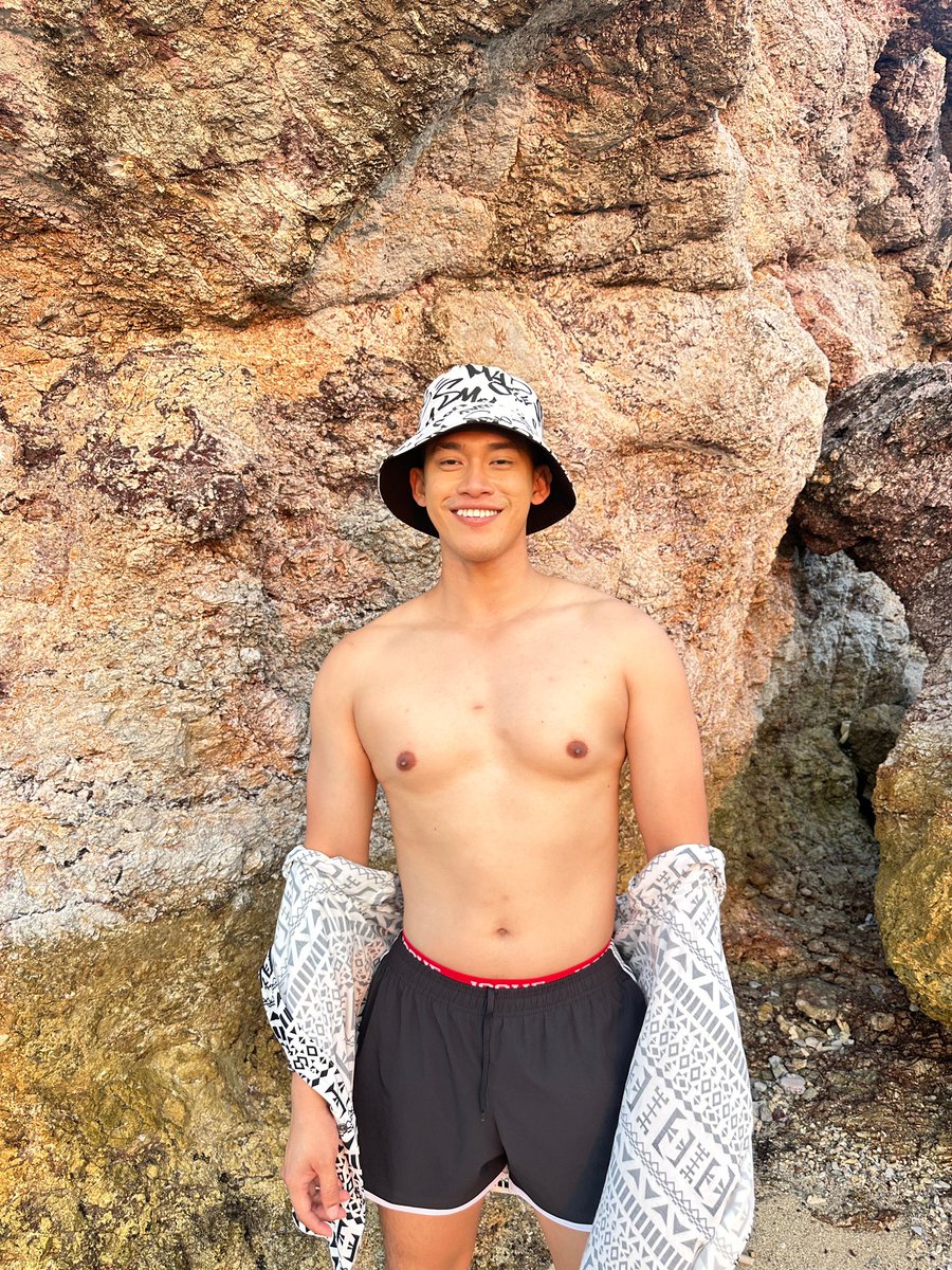 khuntonnn's tweet photo. อยากลงรูปเสียวๆ เเต่คนขำเพราะหน้าตลก #สัตหีบ #พัทยา #ชลบุรี https://t.co/oDTBv3NT87