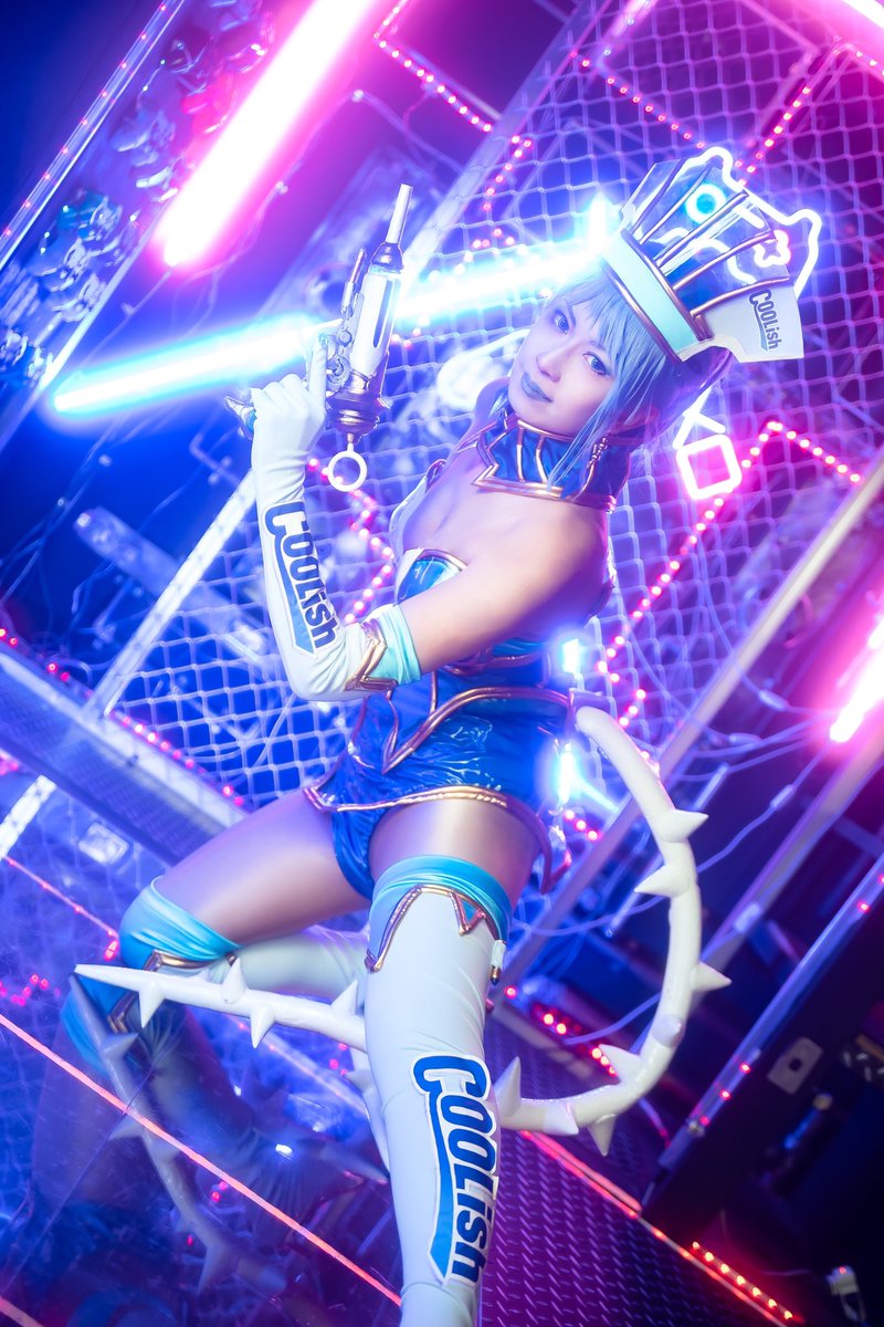 Taki004's tweet photo. ⚠️cosplay

💎 TIGER &amp; BUNNY 💎
          ブルーローズ

『 私の氷はちょっぴりCOLD 』

📷@kotetsu_of 
衣装制作@turuaun 
🎮 @Whoopee_Suehiro 

初スタジオ！ブルロやってきました！
古鉄さんにめちゃかわかっこよく撮影して頂きました
スタジオとすごいあってる…！🧊
ありがとうございました✨ https://t.co/03racAysWL