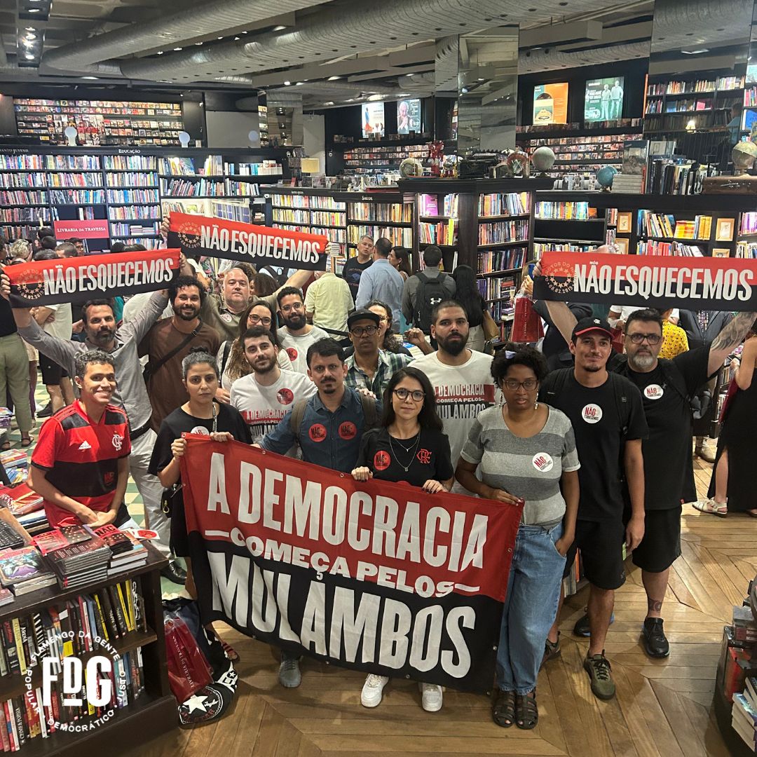 No dia 05/02, o FdG marcou presença no lançamento do livro 'Longe do Ninho', de Daniela Arbex. O lançamento contou com a presença de familiares dos #Nossos10. Seguimos na luta por memória, verdade e justiça. #NãoEsquecemos