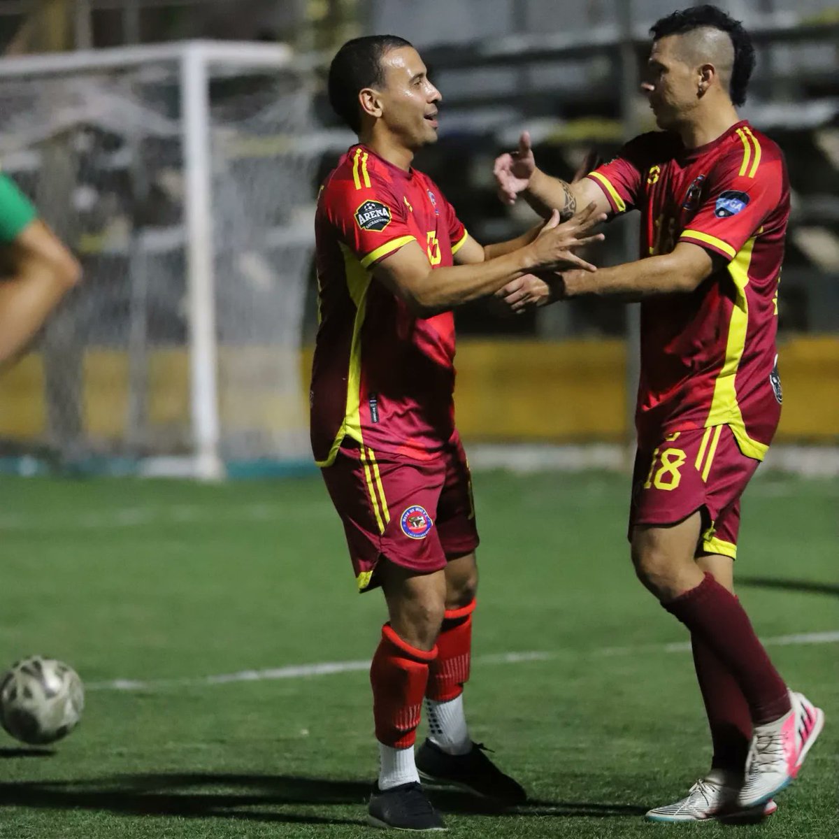 Debutó en las redes ⚽️🥅

Robin Ramírez, con un gran paso por la primera división del fútbol paraguayo y un paso importante en el fútbol internacional, marcó su primer gol oficial en la superliga de Verano con su equipo <a href="/heveunmielFc/">Heve un miel 🍯 F.C.</a>
🔥

#UnaLigaMásGrande 📸