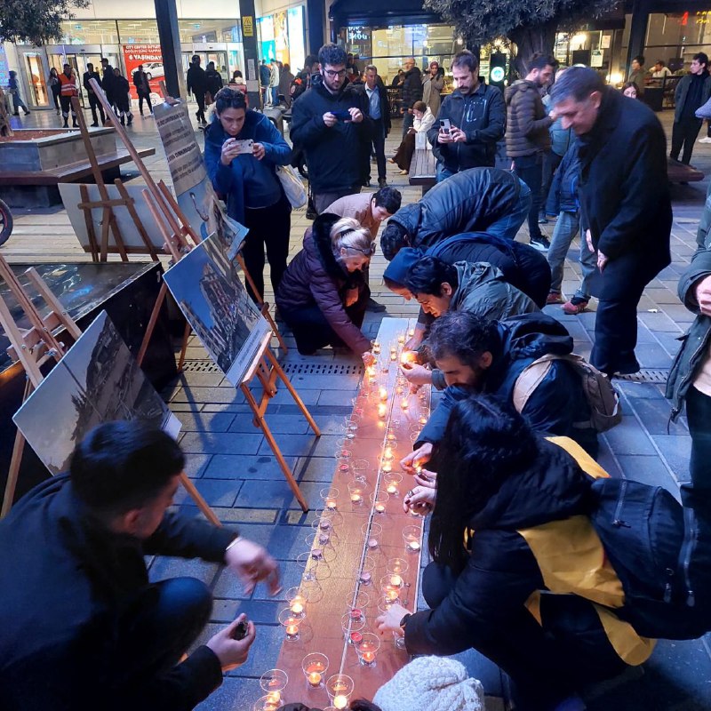 PartizanMerkez1's tweet photo. 📍
İstanbul/Esenyurt
Devrimci, ilerici güçlerle birlikte 6 Şubat'ın birinci yıldönümünde kayıplarımızı andık.
Kokuşmuş, yağma ve talan düzeniniz yüzbinlerce insanımızı katletti.
Unutmak Yok, Affetmek Yok, Helalleşmek Yok!
#6subat2023 https://t.co/YR7v2Razl1