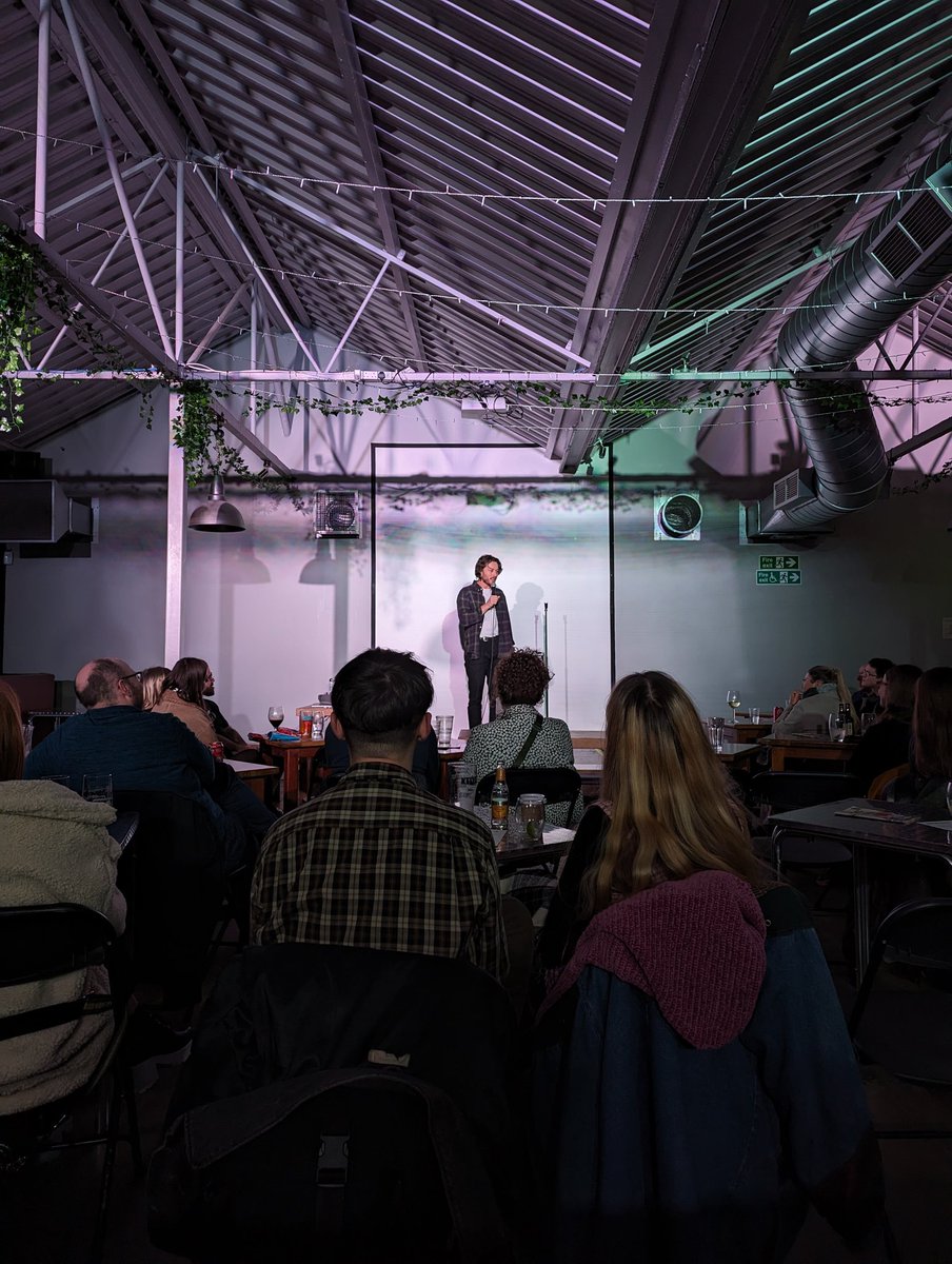 Hadn't been down to @drygate Comedy in a while, but @CBThorburn is doing incredible things. Brilliant hosting plus he has a million things to do on the night, all handled with aplomb 👍