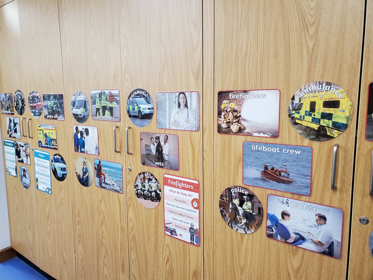 School visit to <a href="/OrchardPSLeics/">Orchard_PS</a> this morning for <a href="/EMASNHSTrust/">East Midlands Ambulance Service NHS Trust</a> joined by Ian <a href="/CDResponders/">Castle Donington CFR</a> and Ethan <a href="/NTUParamedic/">NTUParamedic</a>. We spoke to the EYFS pupils about Ambulances and CFRs as part of their 'Heroes that Help' topic. Then we set the sirens off in the playground!