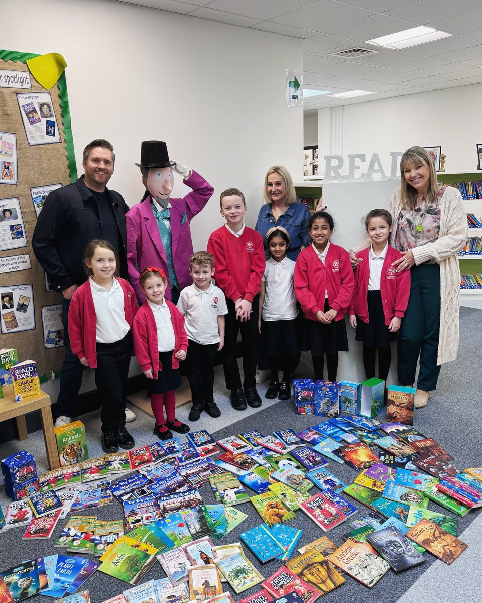 This morning we paid a lovely visit to @NewhallPrimary to donate our #willywonka (from our Xmas window) along with a collection of books for their school library 📚 

He’s found THE BEST new home! We hope the kids love him as much as we did 

#newhall #harlow #churchlangle