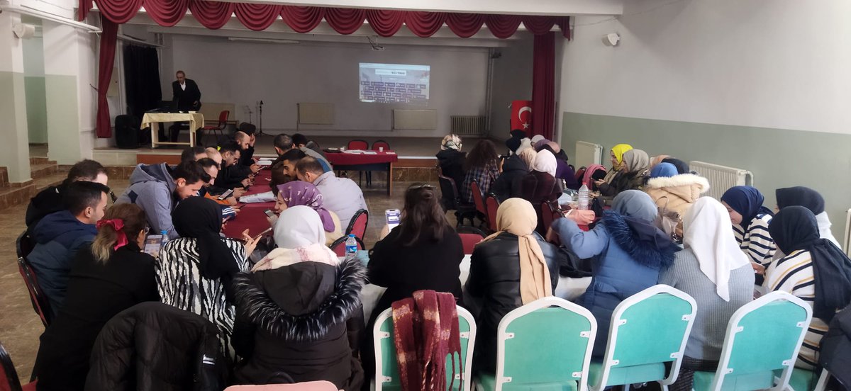 fatihilkorta's tweet photo. 2. Dönem başı Öğretmenler Kurulu Toplantısı yapıldı. Dönem içi yapılacak etkinlikler planlandı. Okul ortamı ile ilgili farkındalık oluşturmak amacıyla öğretmenler arası Kahoot etkinliği düzenlendi. Dereceye giren öğretmenlere kitap hediye edildi. @horasanmem25 @s__karakurt https://t.co/brduMcR83Q