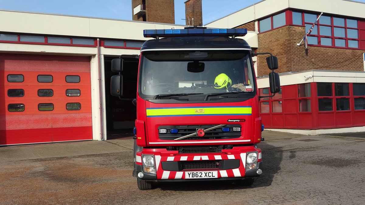 NEmergencyPhot1's tweet photo. I’m in Leeds today but paid a visit to #Hunslet, @WYFRS thanks you to the crew for allowing me to take photos, being friendly and informative. https://t.co/lS26zLbj9W