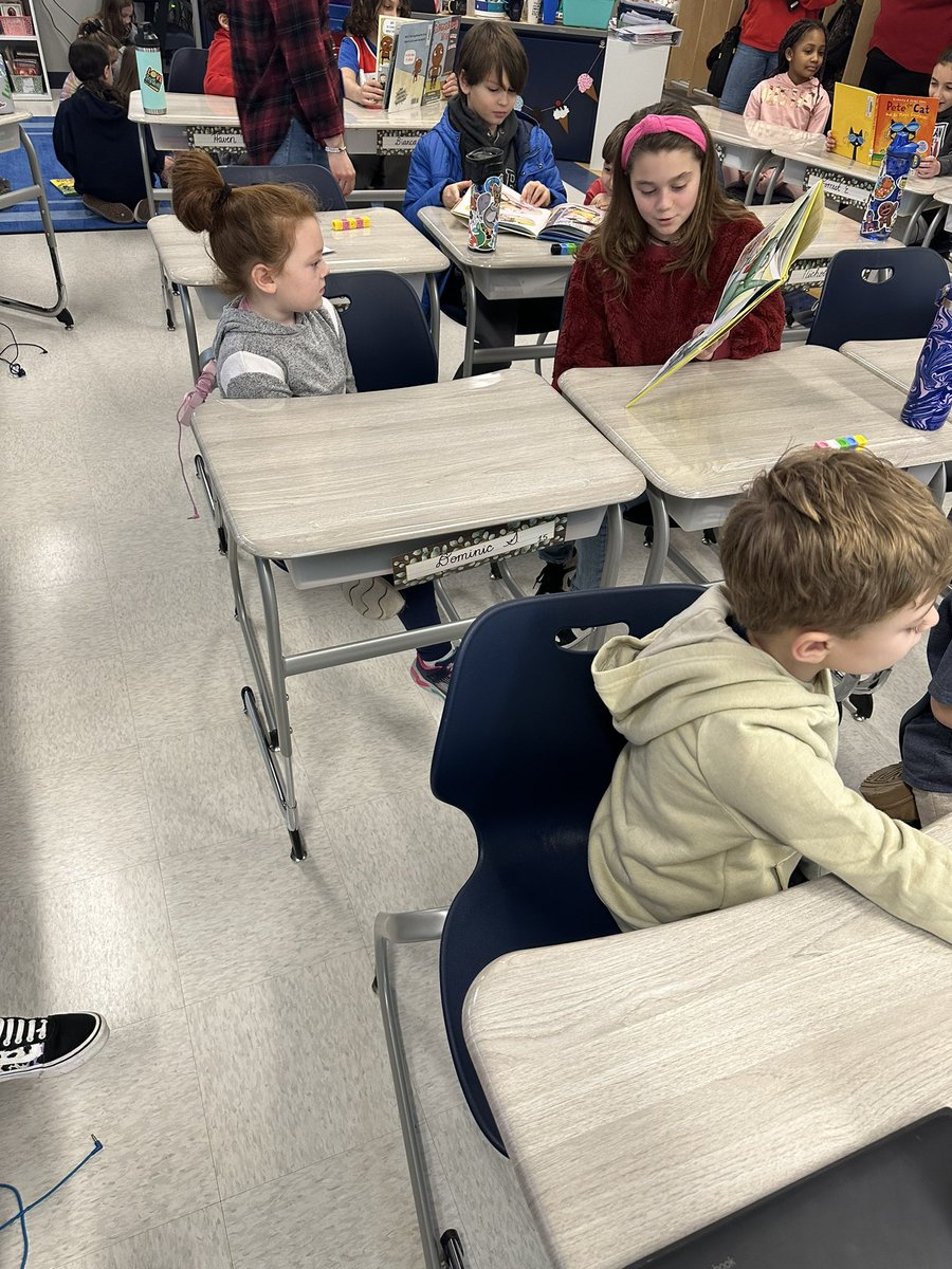 MsDalyOP's tweet photo. Kindergarten had so much fun with their 4th grade reading buddies! 📚 https://t.co/945JRPJ3us