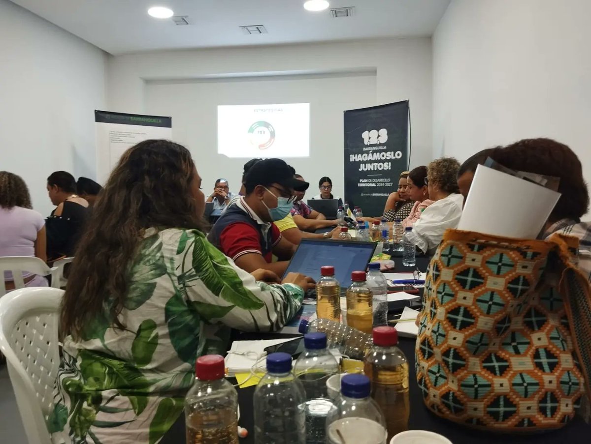 asodesvisa's tweet photo. Continuamos Con la incidencia proponiendo acciones para la Garantía de los Derechos Humanos y la labor de los y las Jóvenes defensores en el marco de  la formulación del plan de desarrollo Distrital.

#ASODESVISAUNAAPUESTASOCIALPARALAPAZ https://t.co/xBG0FiLlAP
