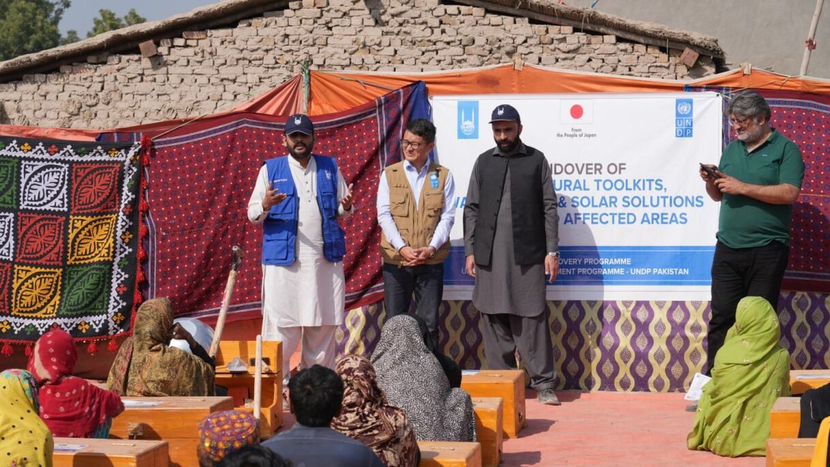 UNDP_Pakistan's tweet image. #UNDPinPakistan &amp;amp; @IslamicReliefPK, with support from @JapanGov, are helping communities rebuild after the 2022 floods in Pakistan. 🇵🇰

Together, we&apos;re providing critical recovery support &amp;amp; #BuildingBackBetter for a more disaster &amp;amp; climate resilient future.

Learn more:…