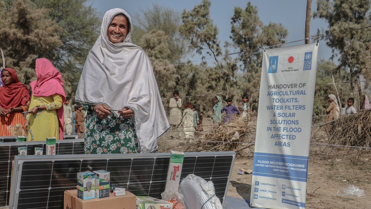 UNDP_Pakistan's tweet image. #UNDPinPakistan &amp;amp; @IslamicReliefPK, with support from @JapanGov, are helping communities rebuild after the 2022 floods in Pakistan. 🇵🇰

Together, we&apos;re providing critical recovery support &amp;amp; #BuildingBackBetter for a more disaster &amp;amp; climate resilient future.

Learn more:…