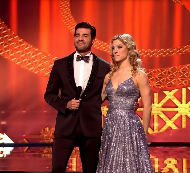 Colaboración <a href="/vertizegala/">Vertize Gala</a> con <a href="/telecinco/">telecinco</a> @Bailandoconlasestrellas en el vestuario de Roberto, <a href="/Josietwitteando/">Josie</a> y MiguelTorres, entre otros. Todo, colecciones de caballero de nuestra firma. #moda #televisión #espectáculo #trajes