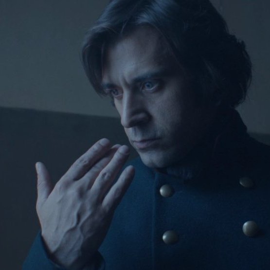 Ghostofraven's tweet photo. @Cheri_Serge Да мы там разгоняли, что Воланд явился в Питер в 90-ые, чтобы привлечь Костю на свою сторону, сделав из него верного пса. Я разогнала, что Костя вообще бессмертная хтонь, которая уже была послушным псом, а потом сбежала от Воланда, но от Воланда надолго не спрячешься https://t.co/Z9uBlZHdfZ