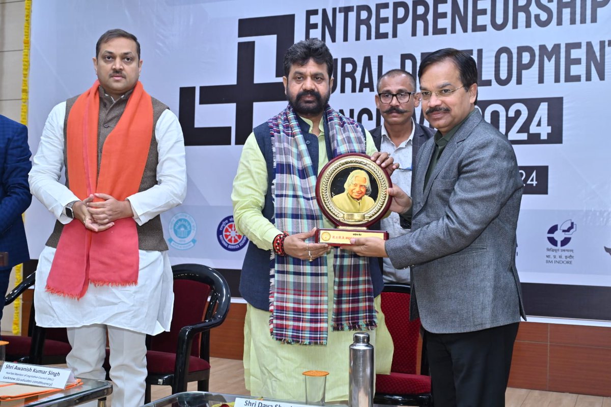 AKTU_Lucknow's tweet photo. Entrepreneurship and Rural Development Conclave-2024, at AKTU in Collaboration with ERDC and IIT, Ropar
500+ AKTU Affiliated Institute Directors, CBSE School Principals and Gram Heads Participated in the Conclave
#Entrepreneurship #Rural_Development https://t.co/gyoJ1Wp7nq
