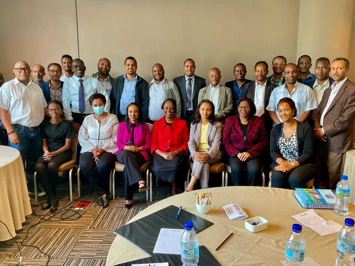 📸Visiting #FP2030inEthiopia pose for a group photo with the Ethiopia Family Planning Technical Working Group.

🇪🇹 Building strong partnerships between governments, donors, youth, and CSOs are key in placing #FP2030Commitments at the center of the development agenda.