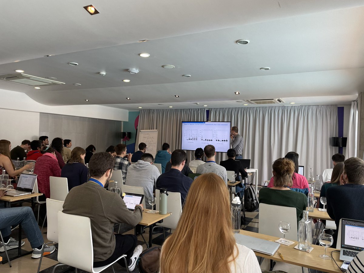 Just arrived to Estoril for the 10th edition of the winter school on #network #optimization. 
Happy to meet the next generation of PhD students working in #omor.

<a href="/maleitner/">Markus Leitner</a> is lecturing today about social networks!

More details 

netopt2024.campus.ciencias.ulisboa.pt/node/1