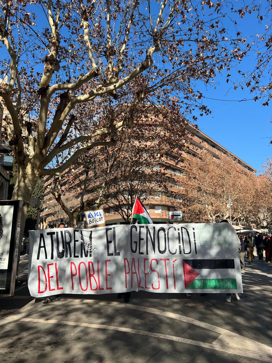 BDSBages's tweet photo. Ara mateix, manifestació pel centre de #Manresa contra el genocidi a #Palestina. Ens sumem a la jornada se vaga i lluita #7FPalestina! Del riu fins al mar, Palestina vencerà! #BoicotIsrael #BoicotICL https://t.co/9Tp6OSndTW