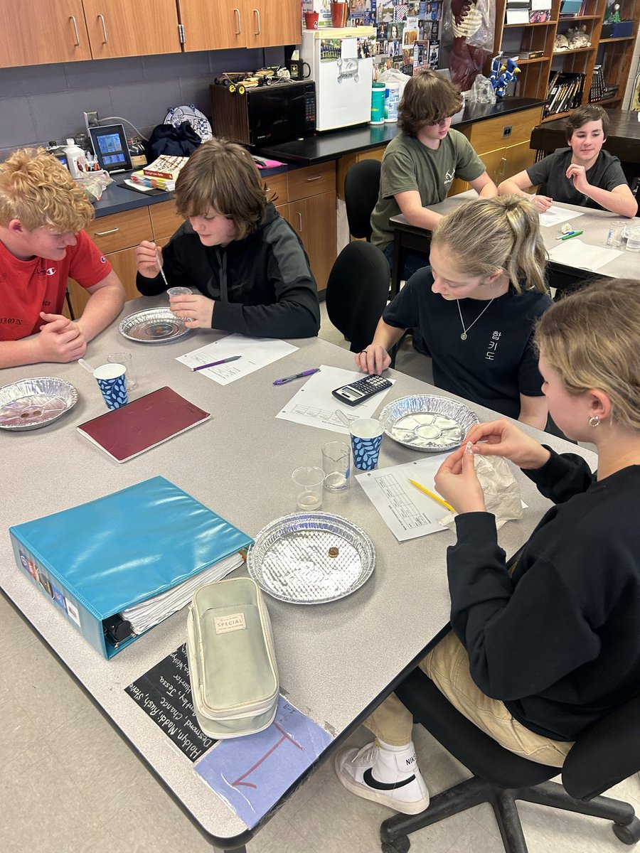 Rctj7's tweet photo. COHESION! Water vs Alcohol Peroxide!  The Super Bowl of Liquids. @RPBlueJays #Science https://t.co/TUbQwzVNpO