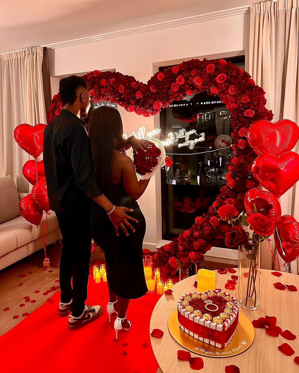 #Valentines… we see you 👀🌹 #StayCurious #INNSiDEUK #Love 📸 IG Tied Balloons