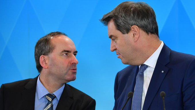 Bladda3's tweet photo. "14 cm"
"15 cm"
"17 cm"
"19 cm"
"1,3 m"
"Taugenichts"
"Fresskopp"
"linke 🐖"
"Ich hol mein Bruder"
"Deine Mudda"

Herr Aiwanger, Herr Söder, Essen ist fertig📢

"Komm Hubsi, es gibt Schweinebraten. Wir machen morgen weiter." https://t.co/RWIrIJ8pD8