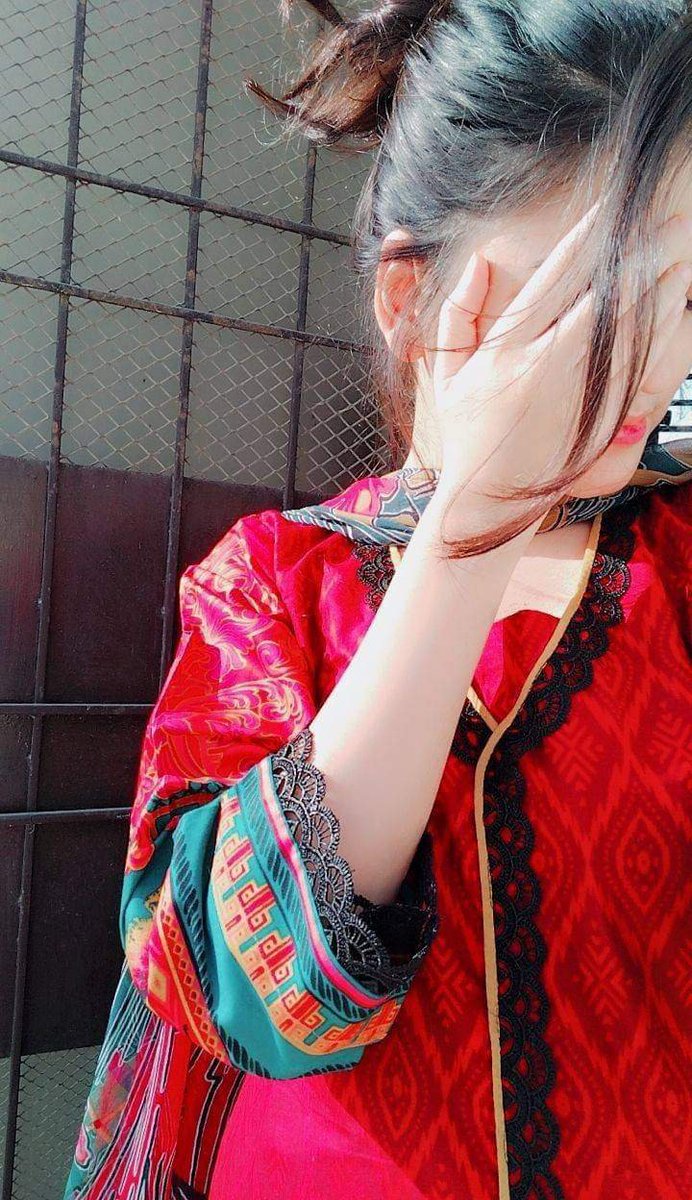 Stressed_12's tweet image. تمھارا ہمسفر ہونا میری اندھی تمنّا تھی...

مگر دستورِدنیا ہے_جسے چاہو وہ نہیں ملتا...!!🖤