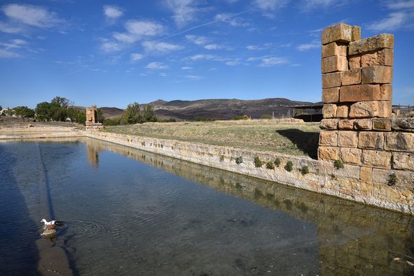 maelassal's tweet photo. Le Nymphée de Khemissa (antique Thubursicum Numidarum) à 26 km de #Madaure, dans la wilaya de #Souk_Ahras, (antique Thagaste), cité #numide, puis romano-numide, érigée en municipe romain au IIe siècle, et portait le titre de colonie au IIIe siècle. 🇩🇿
#Algerie
#الجزائر https://t.co/Rg92LFqNTk