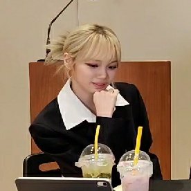 kcwbstgrl's tweet photo. CHAEWON LOOKS SO GOOD 😭😭 BLONDE SUITS HER SO WELL https://t.co/D79G9SbT7A