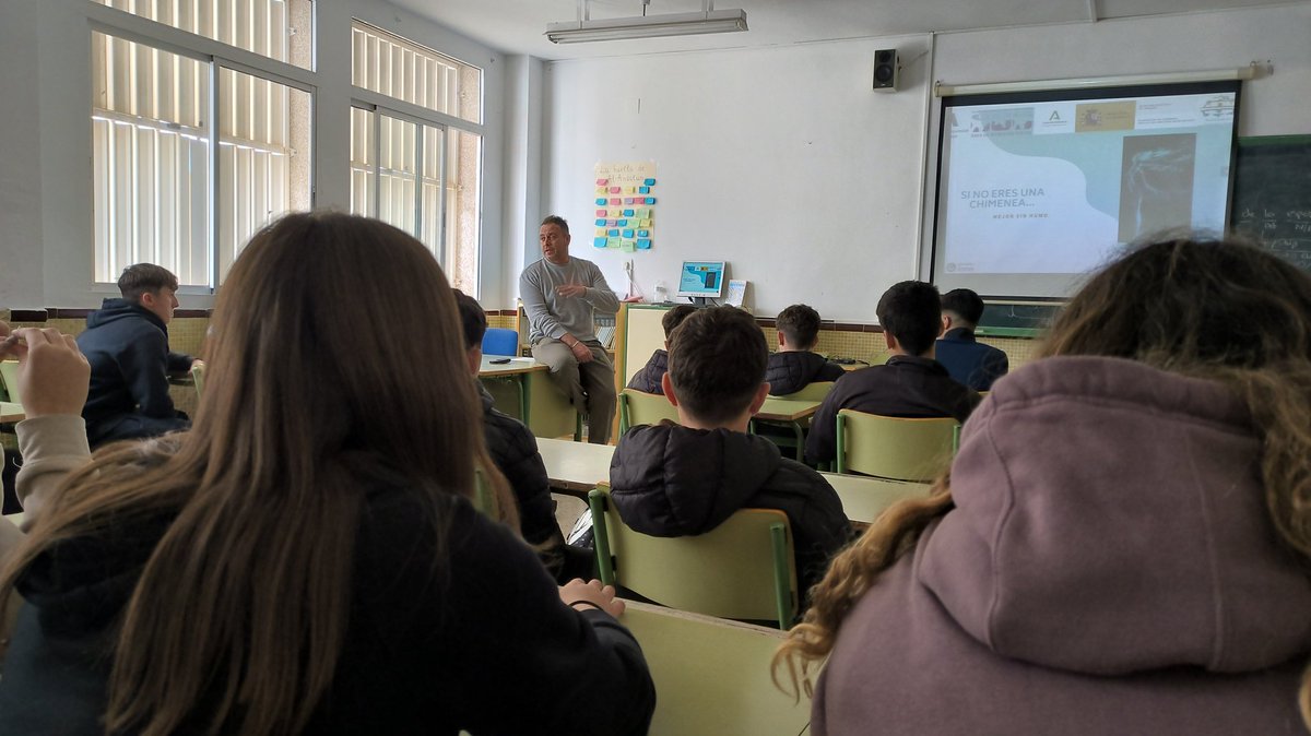 AlJatib's tweet photo. Esta semana, los expertos del @aytorincon de #ciudadesantelasdrogas han venido al instituto Ben al Jatib para hablarnos sobre tabaquismo y uso de vapeadores y sus consecuencias nocivas para la salud https://t.co/aqj8aV06k6