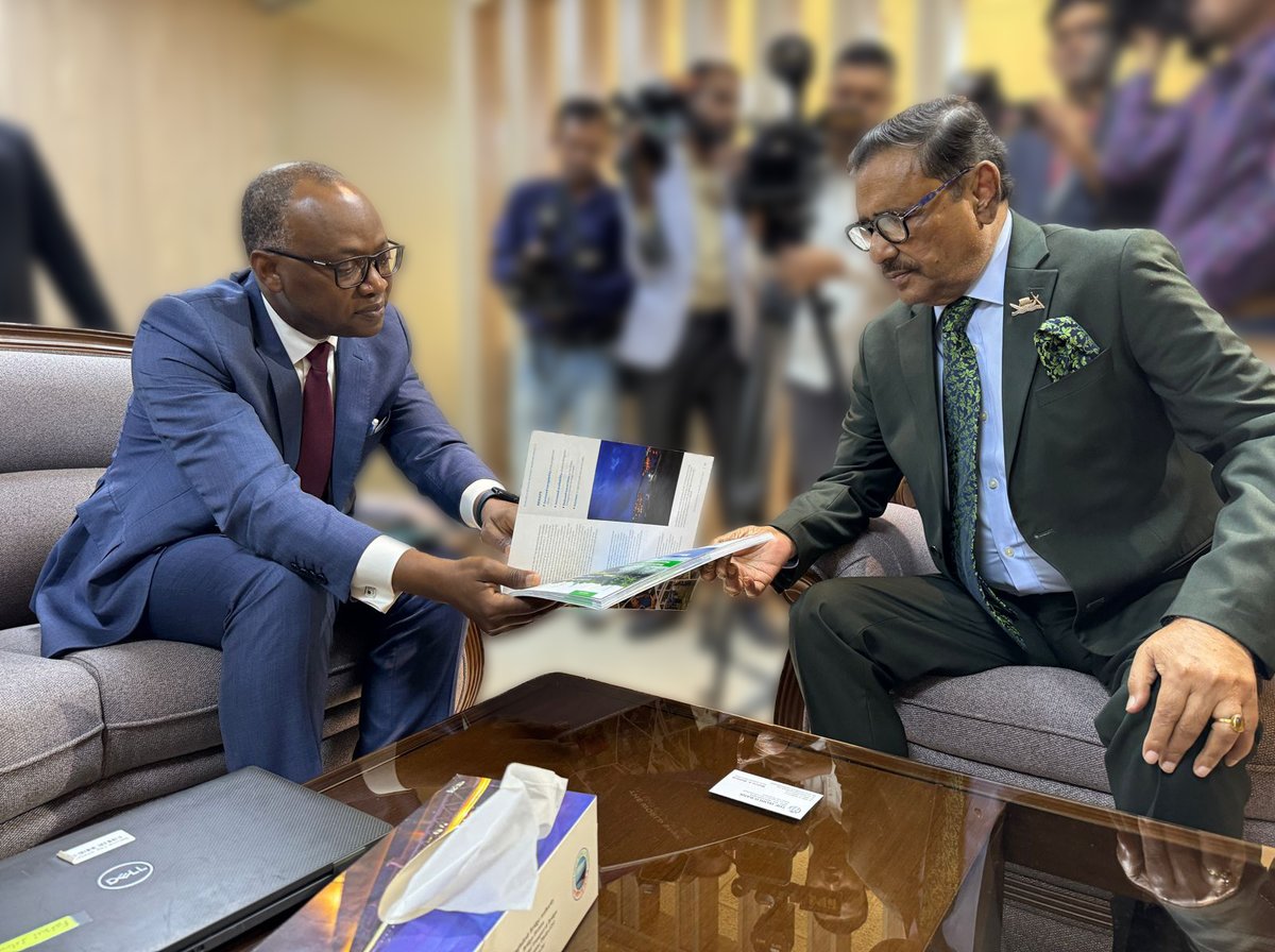 Great meeting with @obaidulquader. We discussed fast steps to improve road safety in #Bangladesh. Through $1 billion ongoing support, we are helping 🇧🇩 improve road connectivity, creating new opportunities for people, and boosting trade, while making roads safer.