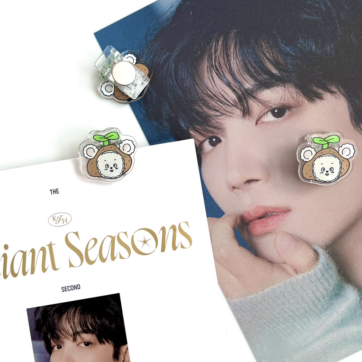 ✨4차 판매✨
감자말티쮸 뜨개 포카홀더 + 응원봉키링

(#rt 추첨 1분께 포카홀더를 드려요)

- 2개 이상 구매자 특전 : 아크릴집게마그넷
- 배송은 CU편택 또는 끼리택배만 가능

🥔2/12(mon) 6:08pm OPEN
🐶witchform.com/deposit_form.p…