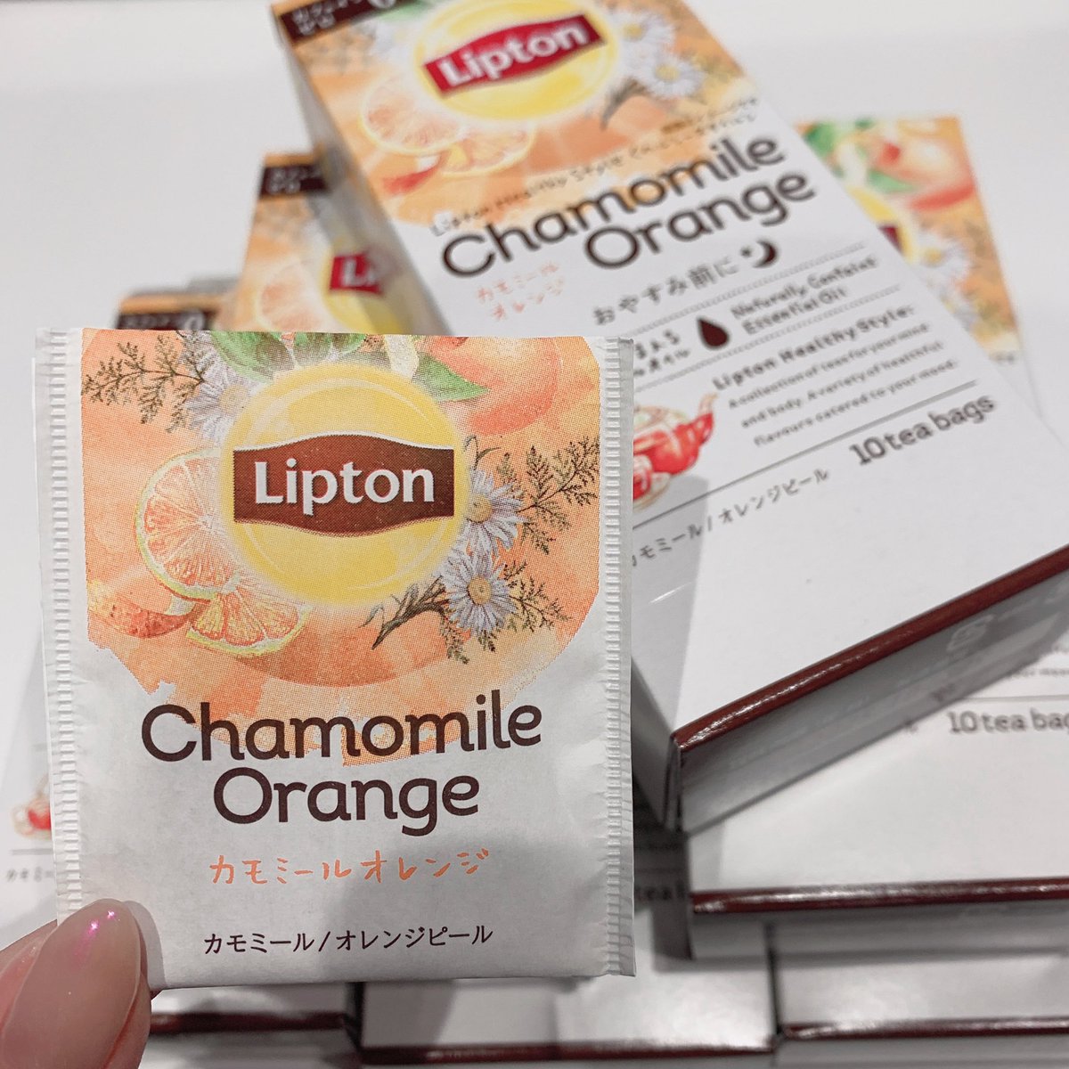 hqz___'s tweet photo. 最近ハマってるお茶〜！
リプトンのみかんルイボスと、カモミールオレンジ𓇢
カモミールオレンジのほうは個包装だったよ☺️家の近くのお店に売ってなくて、ネットでまとめ買いした🧾📦 https://t.co/ps9ByvdUkk