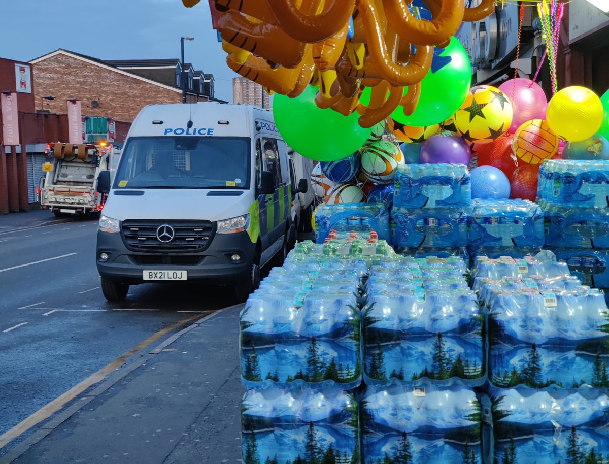 We conducted a visit this morning to one of the locations where we did warrants last week with @Gangs_WMP, <a href="/OSU_WMP/">Ops Support Unit WMP</a>, <a href="/BE_NTF/">Birmingham Priority Crime Team</a>, <a href="/ROCUWM/">Regional Organised Crime Unit (West Midlands)</a> &amp; <a href="/GuardianWMP/">Project Guardian Team WMP</a>.

The worker isn't allowed to work in the UK so a referral has been made to <a href="/UKBorder/">UK Border Force</a>. The owner will be fined £20k ...again!