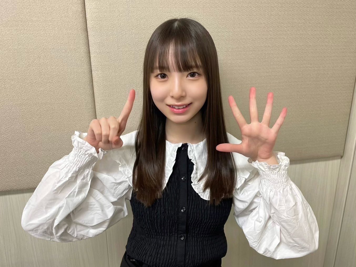 日向坂46渡辺莉奈サイン入りTシャツ （渡辺 莉奈 公式ブログ）