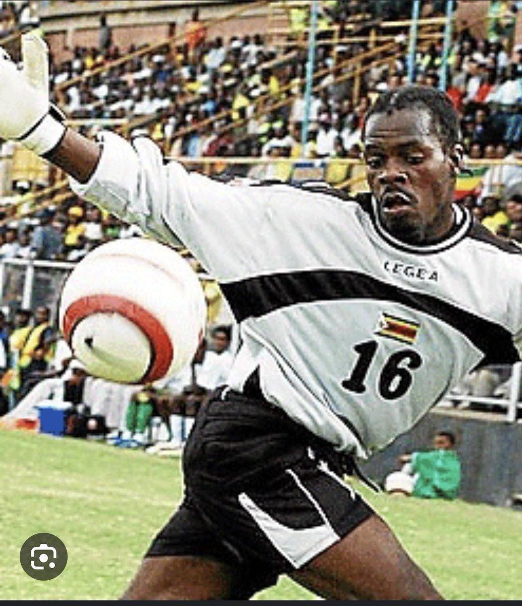 Zvoutete14's tweet photo. Celebrating and cherishing our Zim football legends: TAPUWA KAPINI. @tkapini7.

1.  What’s his nickname? 
2. Which teams has he played for? 
3. What comes to mind when his name is mentioned? https://t.co/iz5yIxtqun