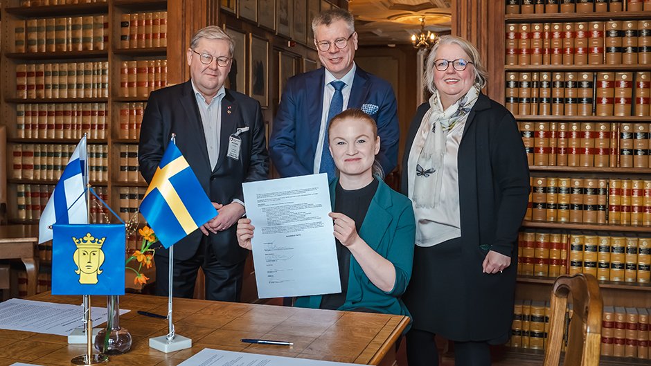 Ports of Stockholm, <a href="/PortOfTurkuFI/">Port of Turku</a> and @vikingline_se have formally entered into partnership to create a green shipping corridor between Turku and Stockholm, which will be fossil fuel-free by 2035 at the latest. Read more: portsofstockholm.com/about-us/news/…