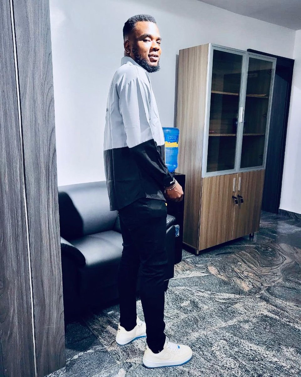 FrankHult's tweet photo. HAPPY BIRTHDAY TO ME GODFAVOURITESON 🤴🏾🦈 https://t.co/4Uk3xkkLBz