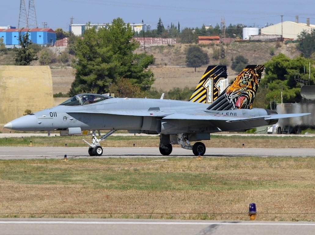 Stam_A337's tweet photo. 🇨🇭 Swiss Air Force
F-18C Hornet Solo Display!!
Display pilot: Yannick ‘Fönsi’ Zanata💪👍
#SwissAirForce #Athensflyingweek22 #TanagraAFB #afw22 #airshow #swisshornet #swisshornetdisplayteam https://t.co/b121spzUrr