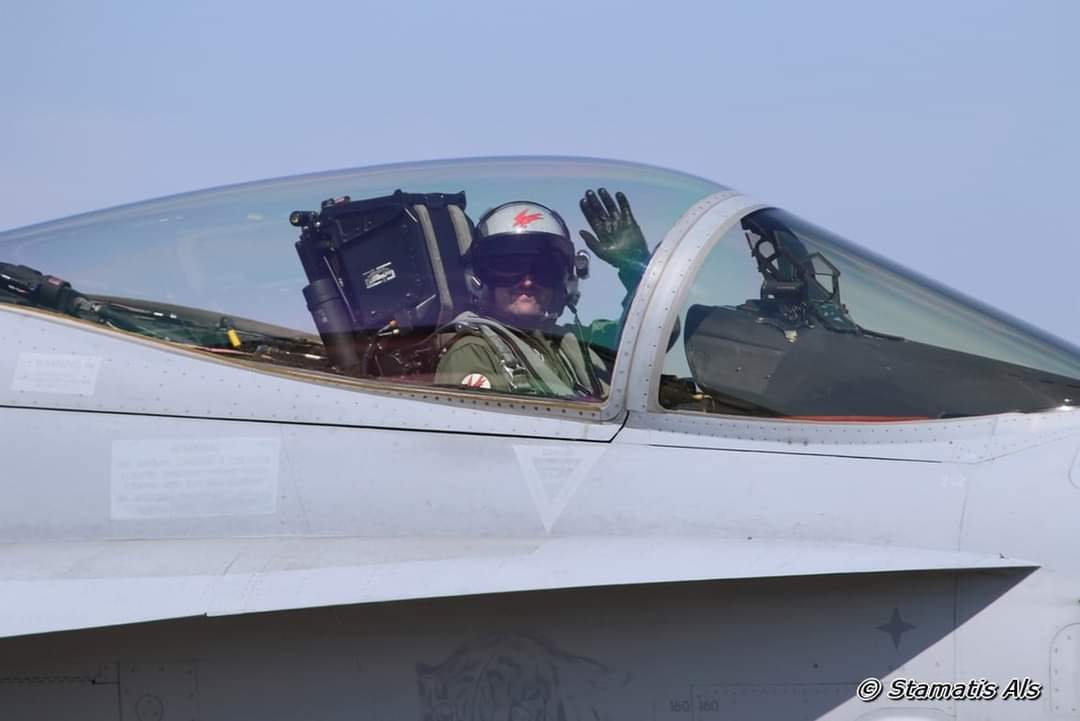 Stam_A337's tweet photo. 🇨🇭 Swiss Air Force
F-18C Hornet Solo Display!!
Display pilot: Yannick ‘Fönsi’ Zanata💪👍
#SwissAirForce #Athensflyingweek22 #TanagraAFB #afw22 #airshow #swisshornet #swisshornetdisplayteam https://t.co/b121spzUrr