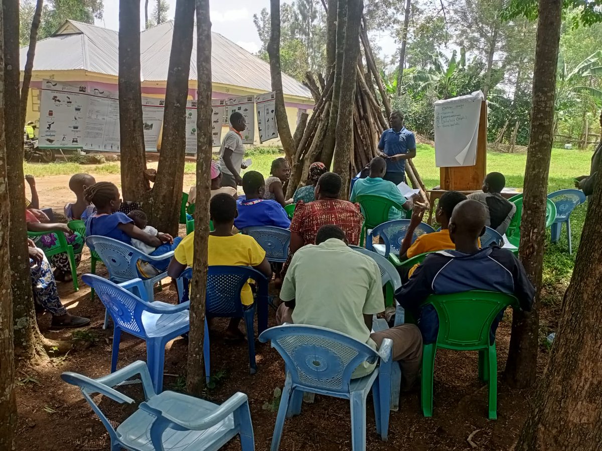 Training local farmers to promote good agricultural practices with different technologies to enhance soil protection