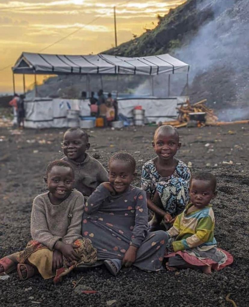 Un sourire, un espoir, demain sera meilleur… ❤️😀

#StopGenocideCongo 
#ÇaDoitCesser 
#Hope