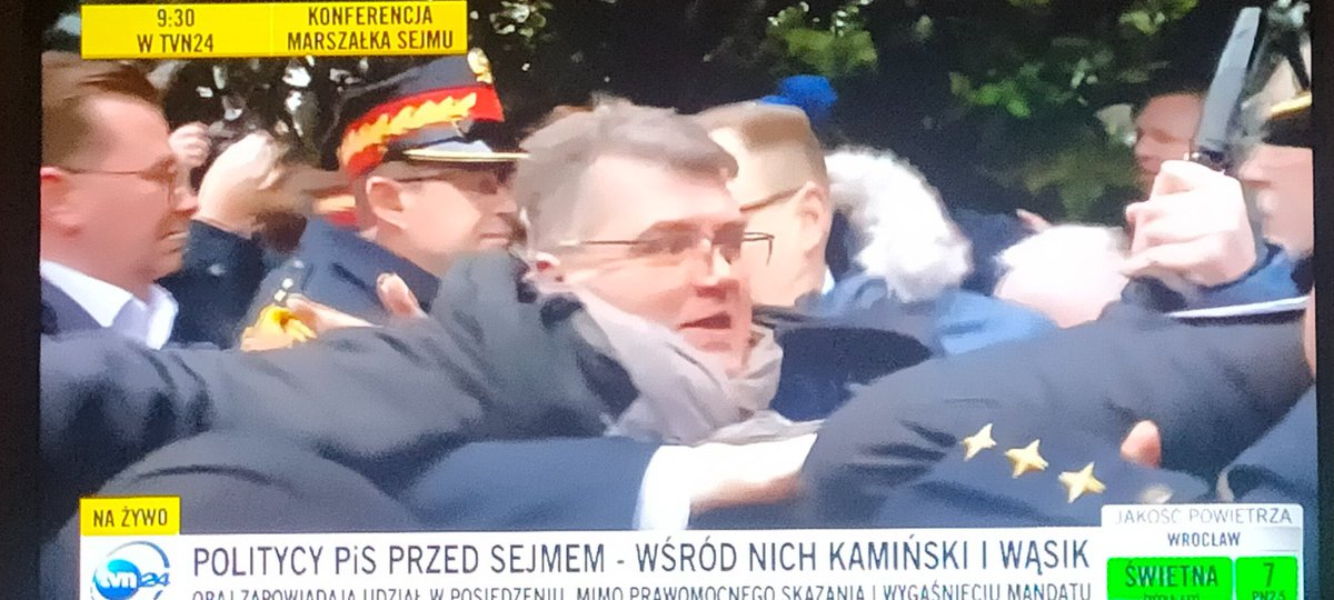 Puschbacki - co o nich sądzicie? Moim zdaniem Straż Marszałkowska broni dziś Sejm przed agresją i realizacją rosyjskich interesów. #MuremZaStrażyMarszałkowskiejMundurem