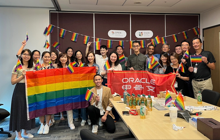 FrancinYang's tweet photo. Thrilled to share that Oracle was named a top employer for LGBTIQ+ inclusion in Taiwan!  🏳️‍🌈 I am so proud to be part of a workplace where diverse perspectives are valued and everyone is empowered to be themselves. https://t.co/bo6Jk0v4uq #OracleForAll https://t.co/NFY7mFDVXf