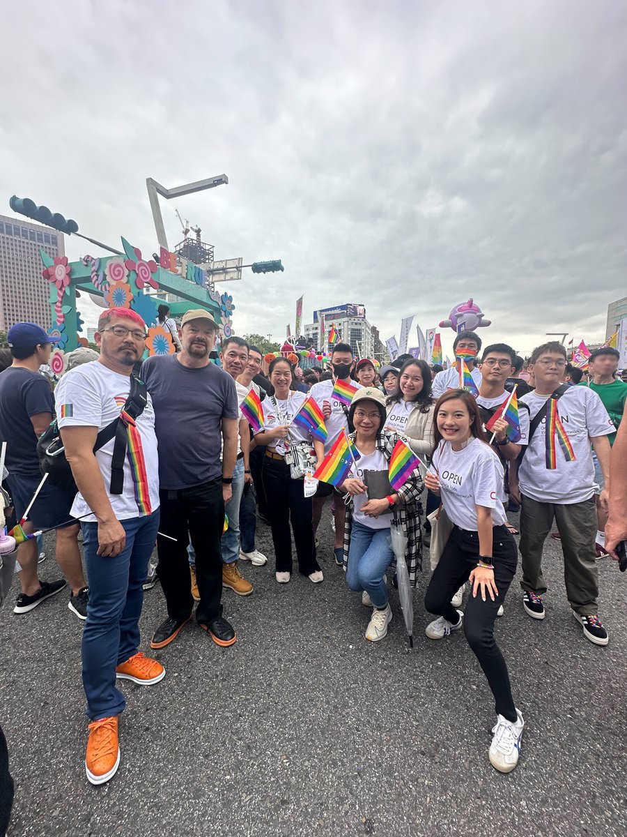 FrancinYang's tweet photo. Thrilled to share that Oracle was named a top employer for LGBTIQ+ inclusion in Taiwan!  🏳️‍🌈 I am so proud to be part of a workplace where diverse perspectives are valued and everyone is empowered to be themselves. https://t.co/bo6Jk0v4uq #OracleForAll https://t.co/NFY7mFDVXf