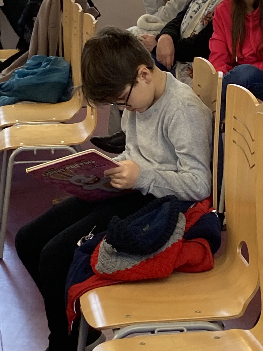 DSDEN_Aisne's tweet photo. #petitschampionsdelalecture @PClaudel02 accueille aujourd’hui une finale départementale merci @AmopaContact @LigueAisne pour leur soutien, au jury pour son attention, à l’équipe de la dsden pour l’organisation. Dominique Brisson, auteure axonaise. https://t.co/R7y3GkUNuy