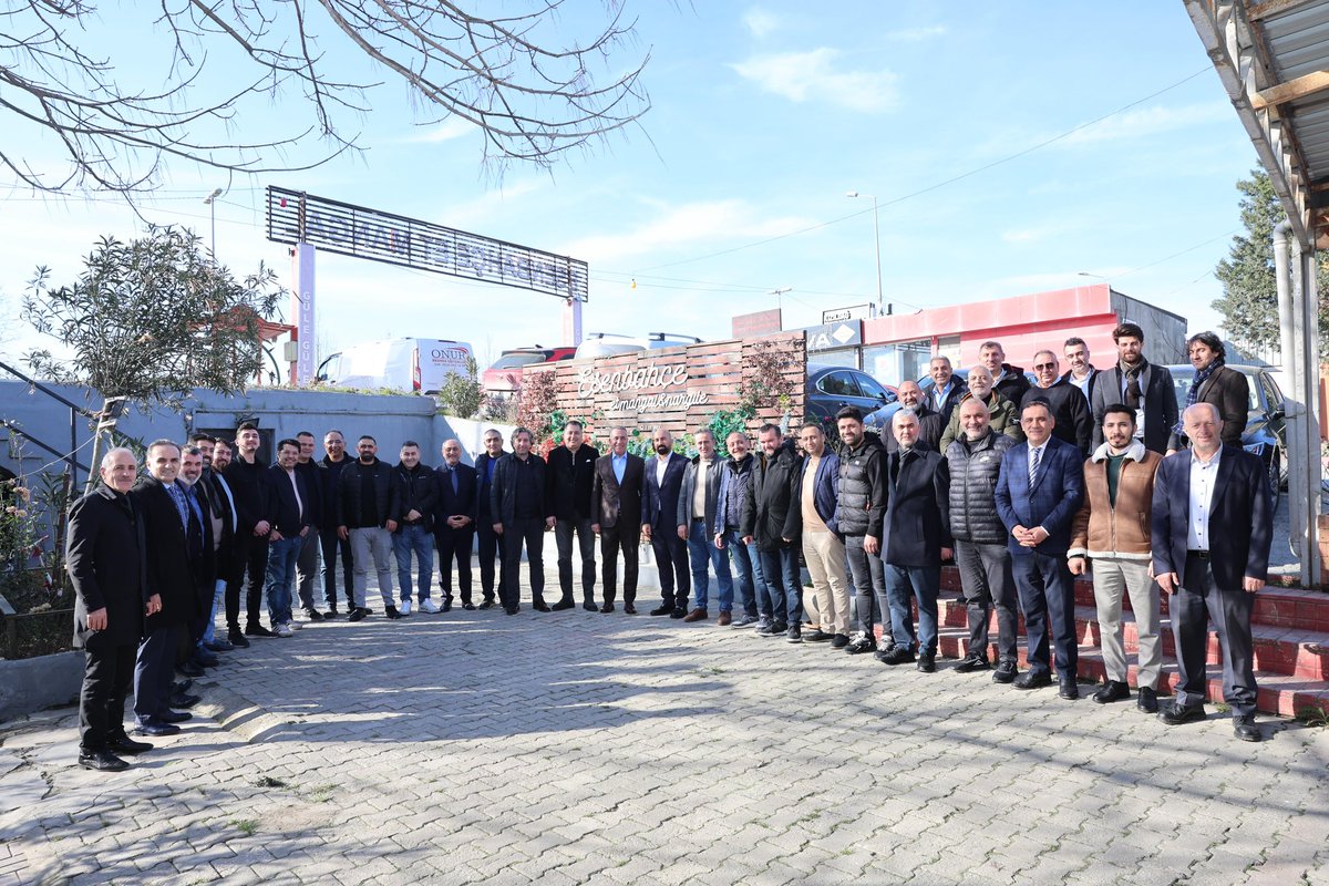 İstanbul Spor Ayakkabıcılar Derneğinin düzenlediği programda ayakkabı sektörünün kıymetli temsilcileri ile bir araya geldik.
İlçemizde de istihdam ve ekonomiye yoğun katkı sağlayan ayakkabı sektörüne ve ilçemize dair fikir alışverişinde bulunduk.