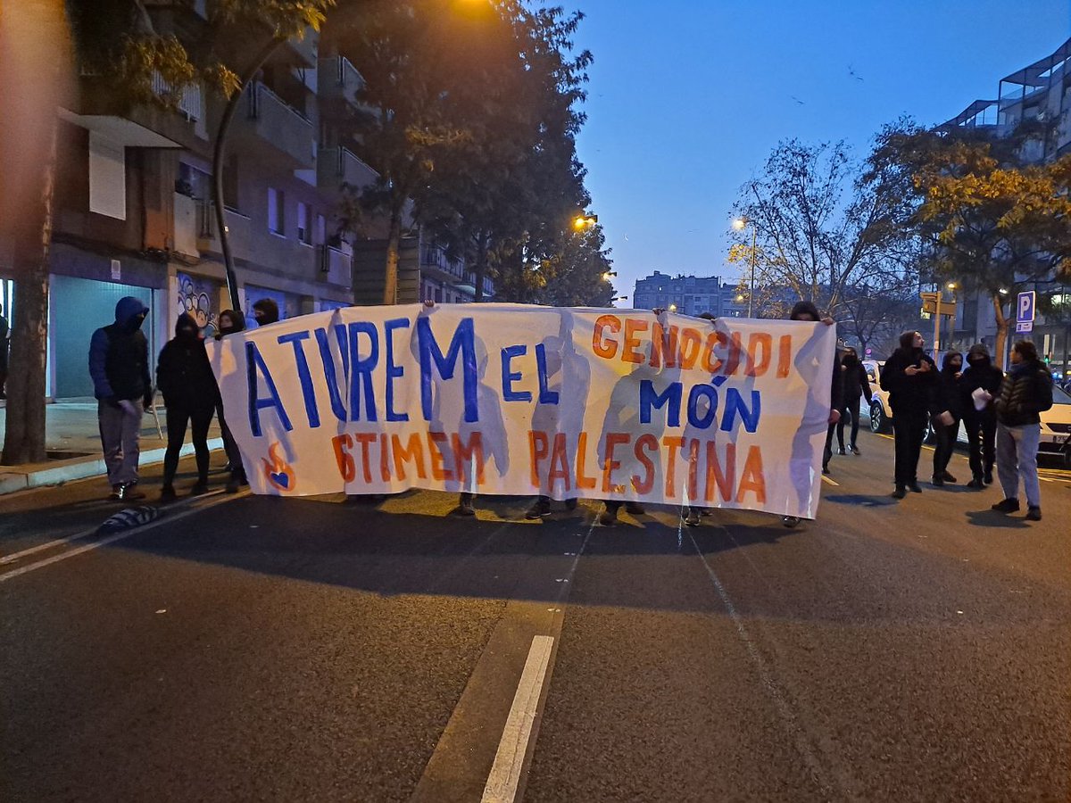✊Estimem Palestina. Defensem la vida. Aturem el món.

🔴Avui el país es desperta amb talls de carrers i autopistes en solidaritat amb Palestina. 

Perquè no podem ser còmplices d'aquest genocidi, avui jornada de lluita! #7FAturemElMón #7FPalestina