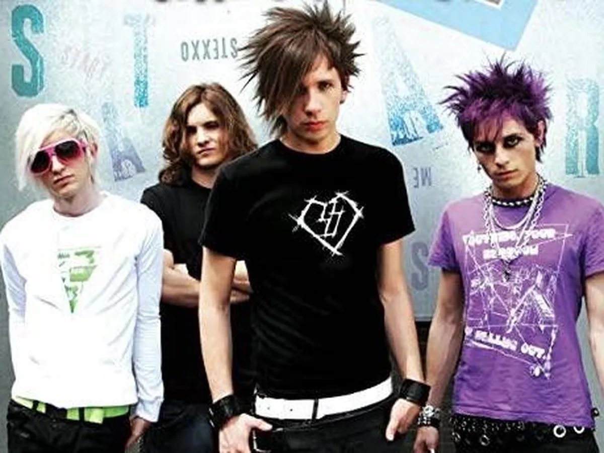 AJoyNever's tweet photo. ￼Metti il sound dei Finley aggiungi un pizzico di punk e capelli colorati dei Dari e ottieni #LaSad 

#Sanremo2024 https://t.co/AugPv4ksJu
