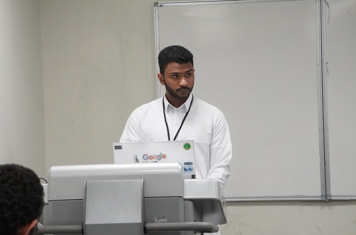 KFUPM_CC's tweet photo. انهينا ثاني ايام معسكر تطوير مواقع الويب بالتعاون مع @GDSC_KFUPM💻
دخلنا في تفاصيل JavaScript وتعرفنا على محرّك Node.js وكملنا نطبق على نفس المشروع باستعمال اداة npm🪄
نشكر @KFUPM_PhotoClub على التغطية
نشوفكم الليلة في اخر ايام معسكرنا 🫡💙
#KFUPM
#KFUPM_CC
#webBootcamp_KFUPM https://t.co/LHPKe97Lcx