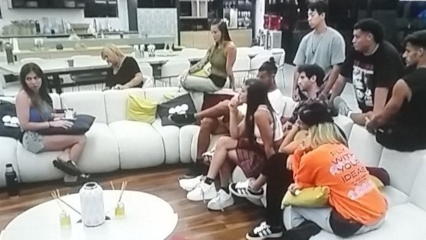 ghermanoar's tweet photo. 5:40 am Demasiada información #Romima #GranHermano https://t.co/rOSZf3jHt2