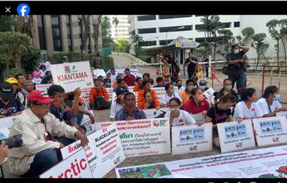 Network of Thai berry pickers in Sweden and Finland protestoi parhaillaan Bangkokissa marjatyöläisten oikeuksien puolesta. 

Protestoijat vaativat mm. saamatta jääneitä maksuja poimituista marjoista sekä suomalaisen ja ruotsalaisen työoikeuslainsäädännön ulottamista poimintaan.